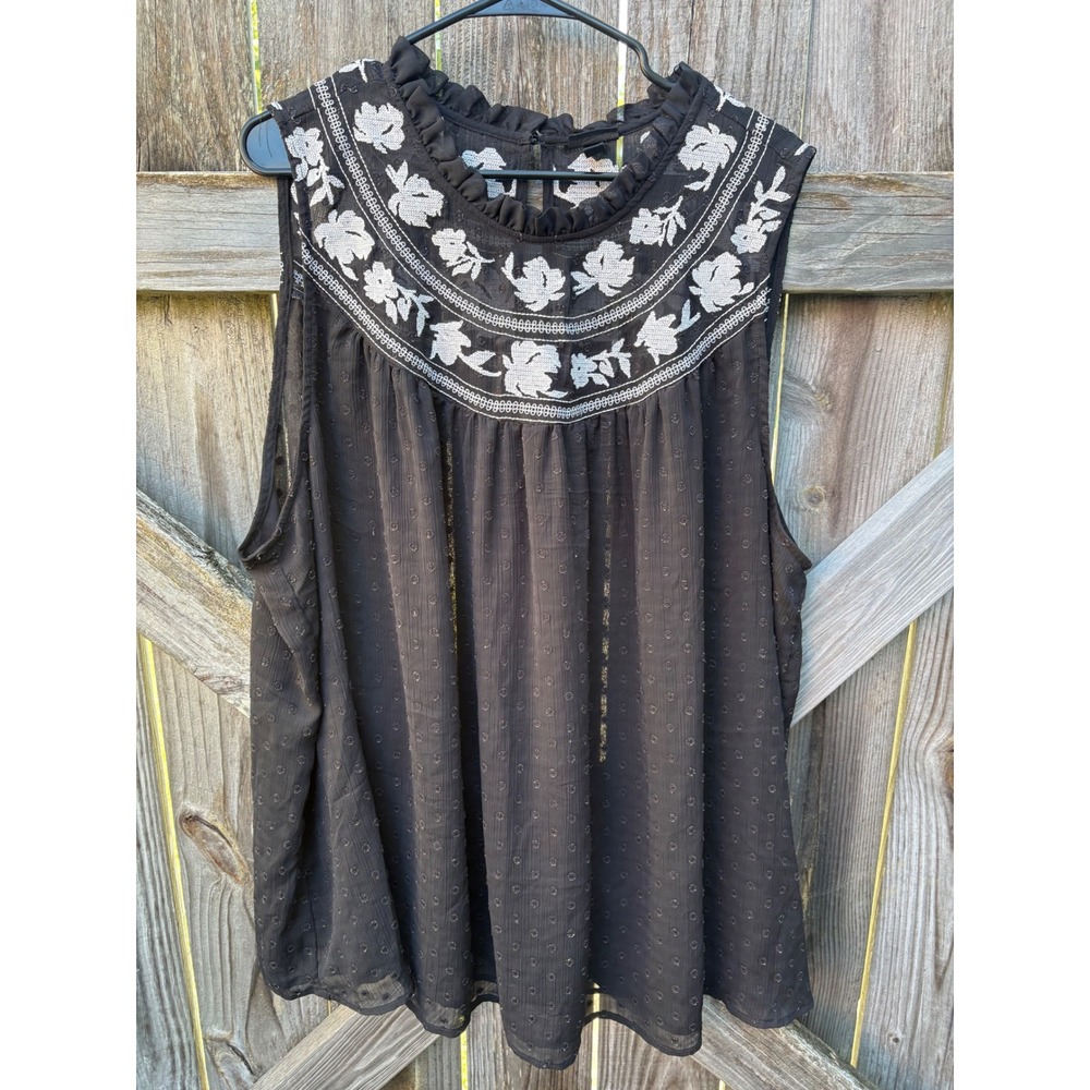 Torrid Women 4 Black Swiss Dot Sleeveless Blouse White Floral Embroidered Yoke